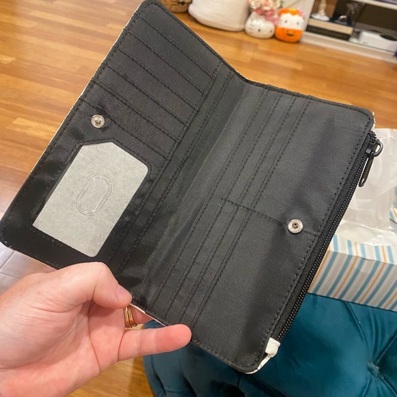 First offer gets it. Harry Potter wallet - Picture 3 of 4